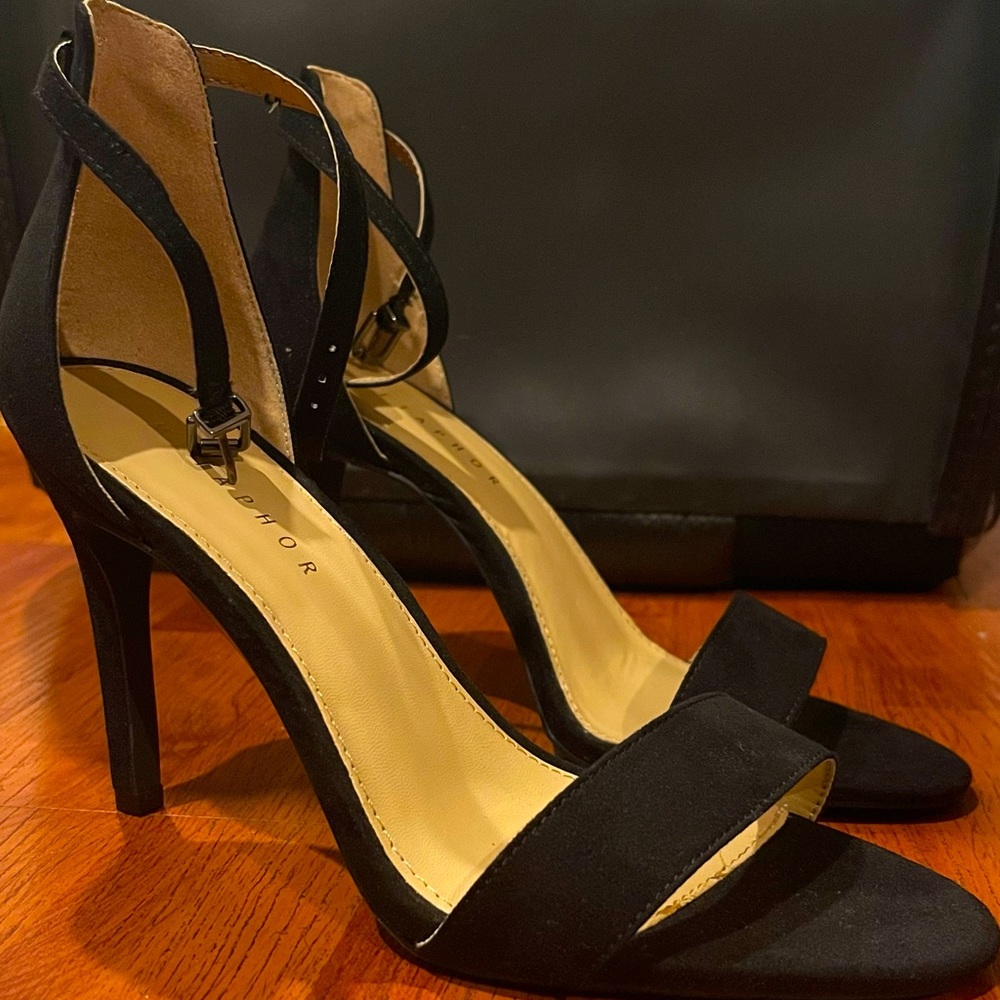 NWT Metaphor black woman’s open toed heeled sandals.